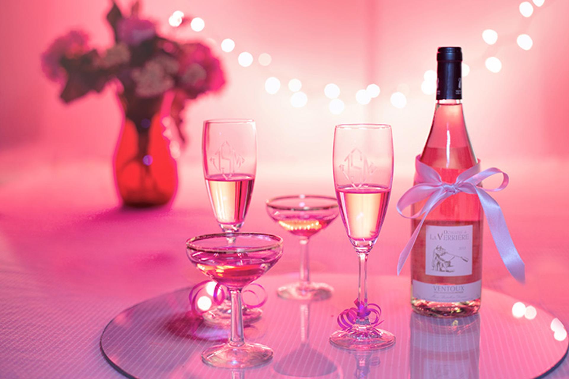 oslavu růžový nápoj