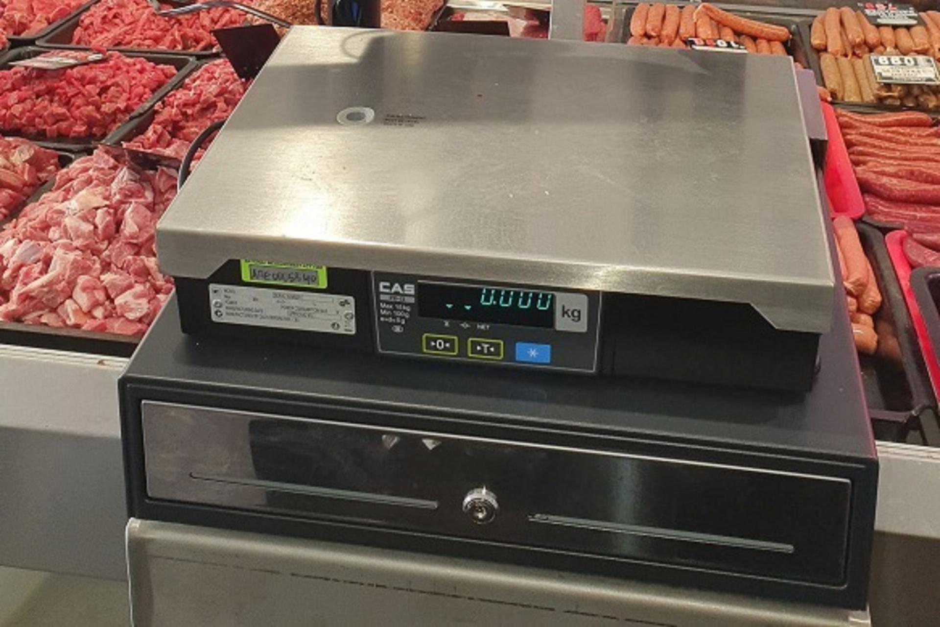 escala digital en una charcutería