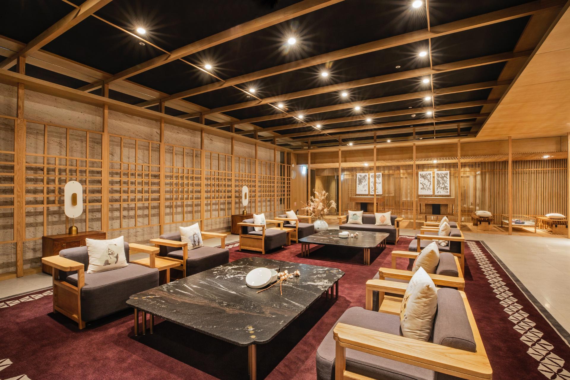 muebles bajos de restaurante con clase de estilo japonés y hermosamente decorado