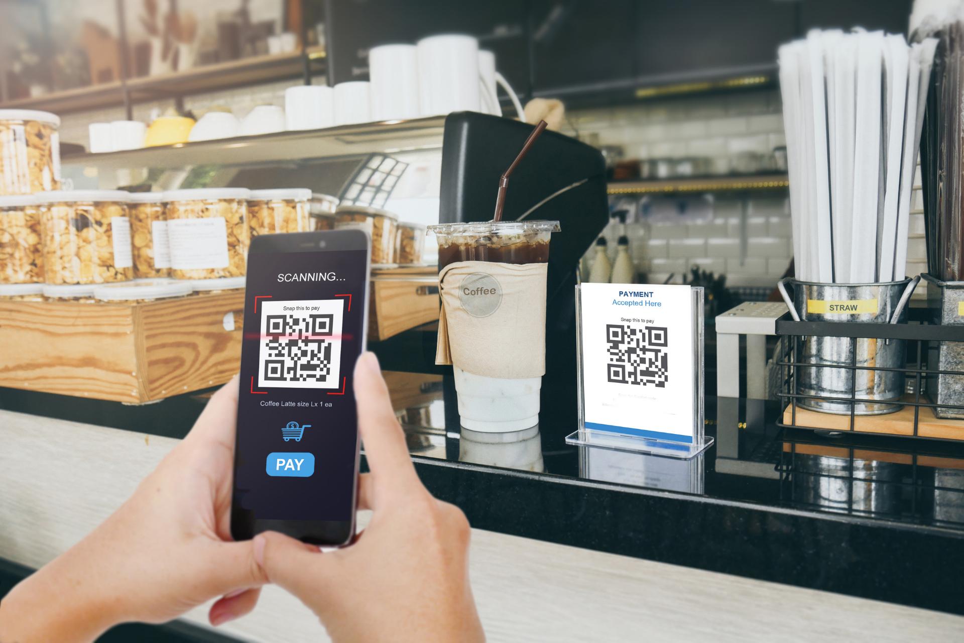 Scanning QR code to pay in restaurant