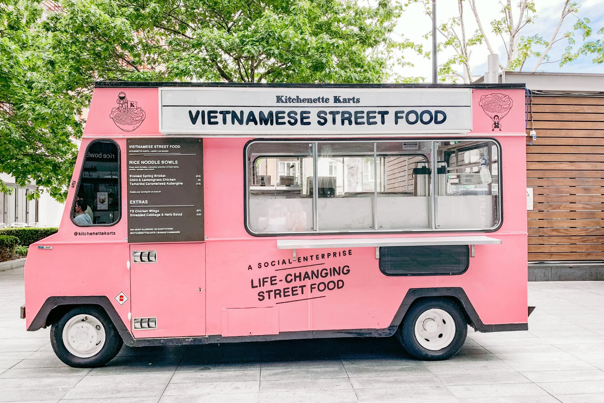 Vietnamese streetfood foodtruck geparkeerd