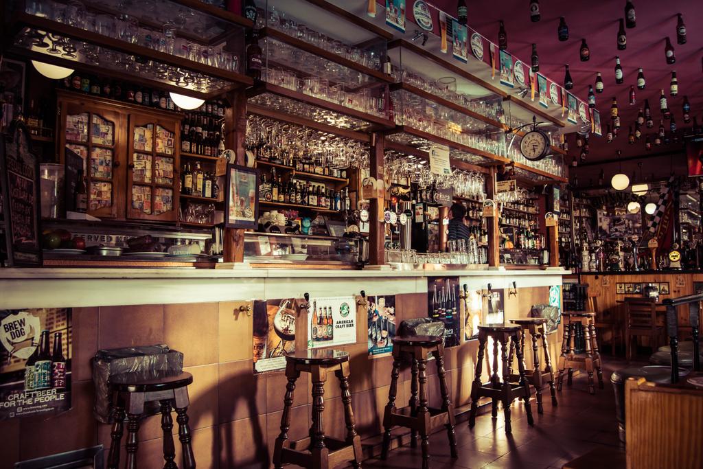 bar-pub-counter-full-of-drinks