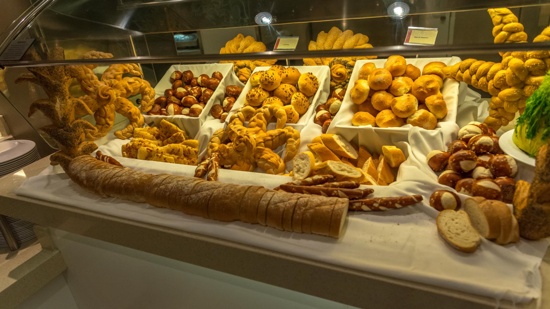 Wunderschönes Brot in einer beheizten Bäckerei-Ausstellung