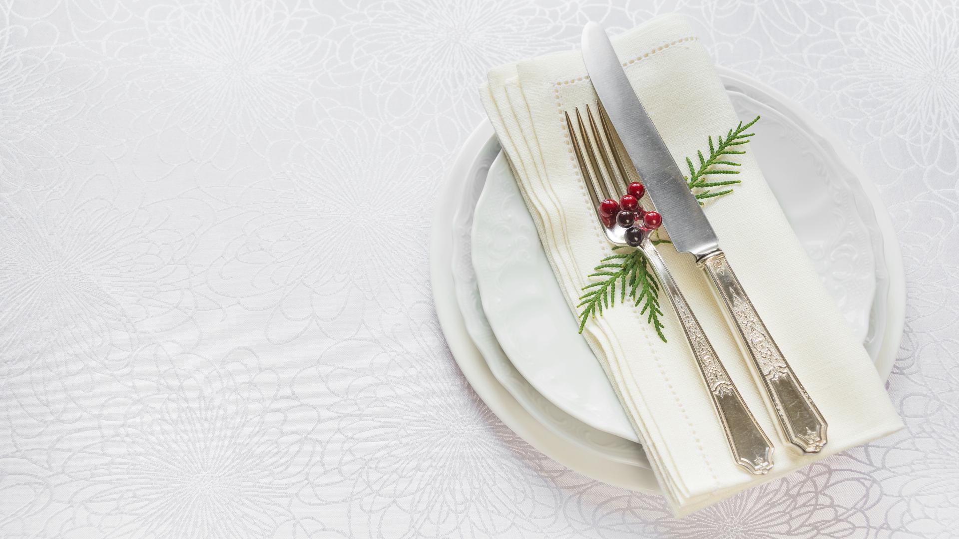 restaurant table decorated with a plate for christmas