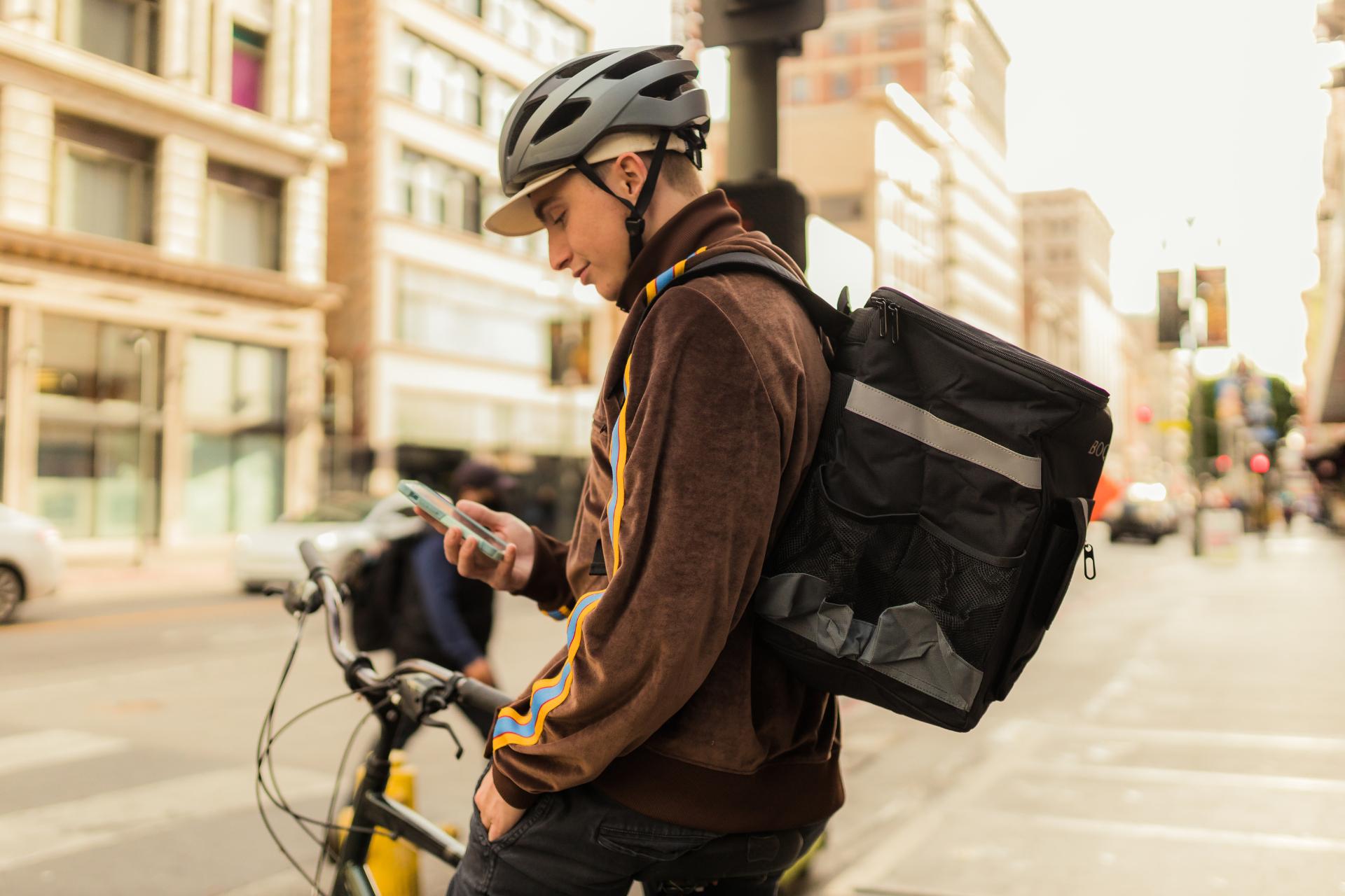 Las aplicaciones de entrega de alimentos también dan trabajo a ciclistas y conductores.