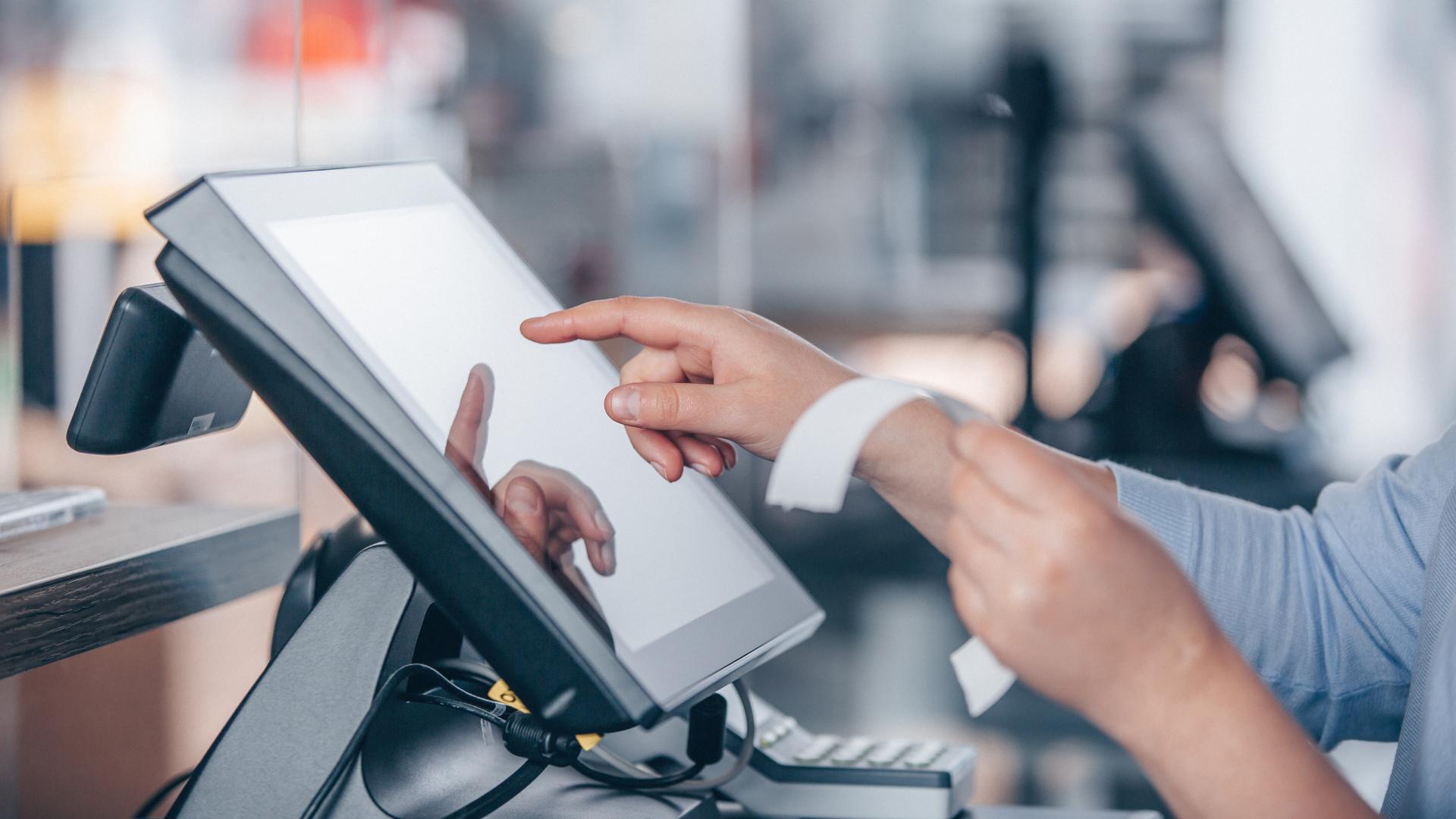 equipamento de software pos de restaurante sendo usado